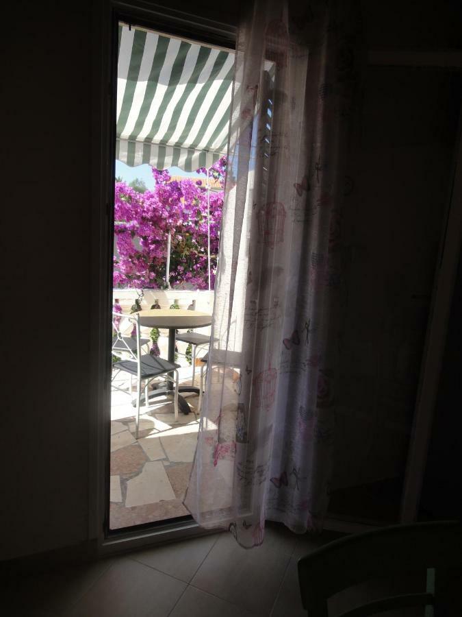 Apartments Villa Ana มาลี เดอร์เวนิค ภายนอก รูปภาพ