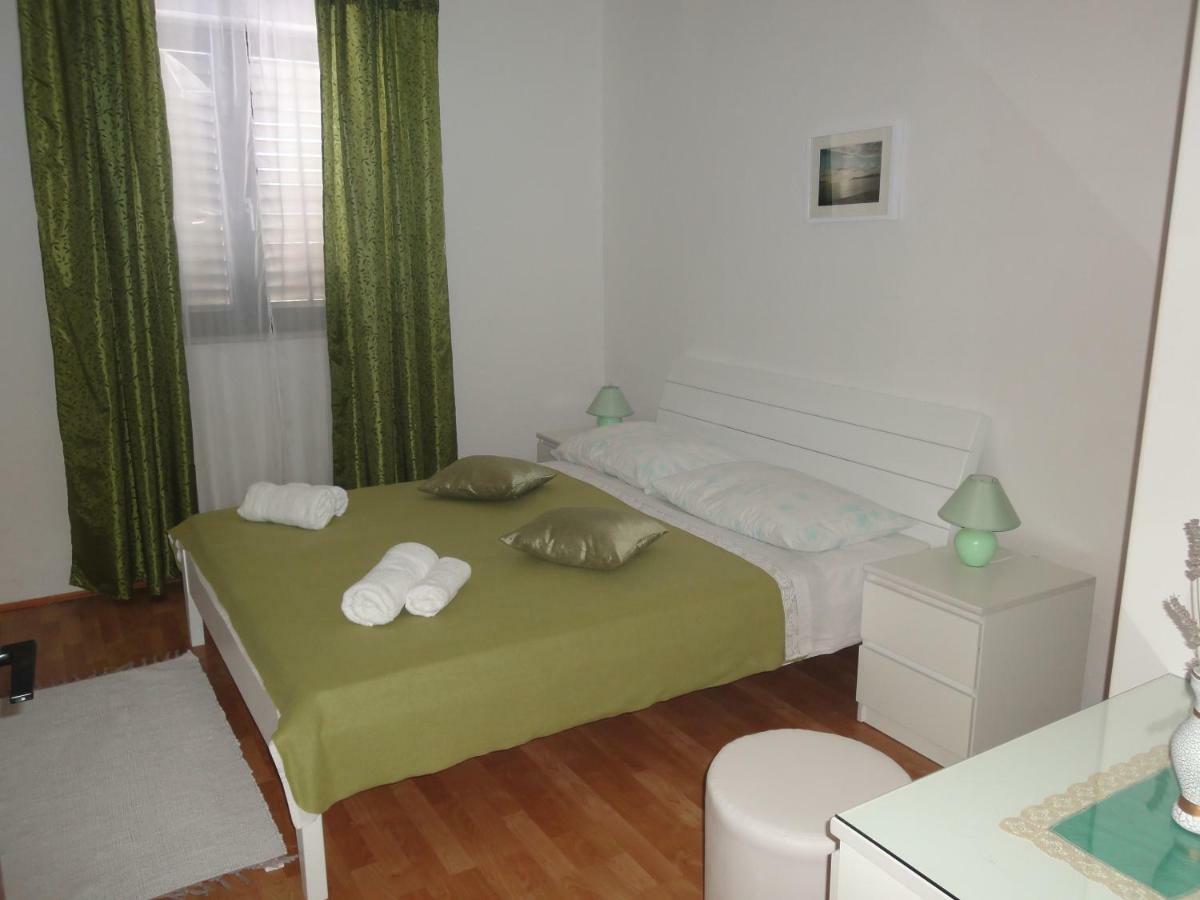 Apartments Villa Ana มาลี เดอร์เวนิค ภายนอก รูปภาพ