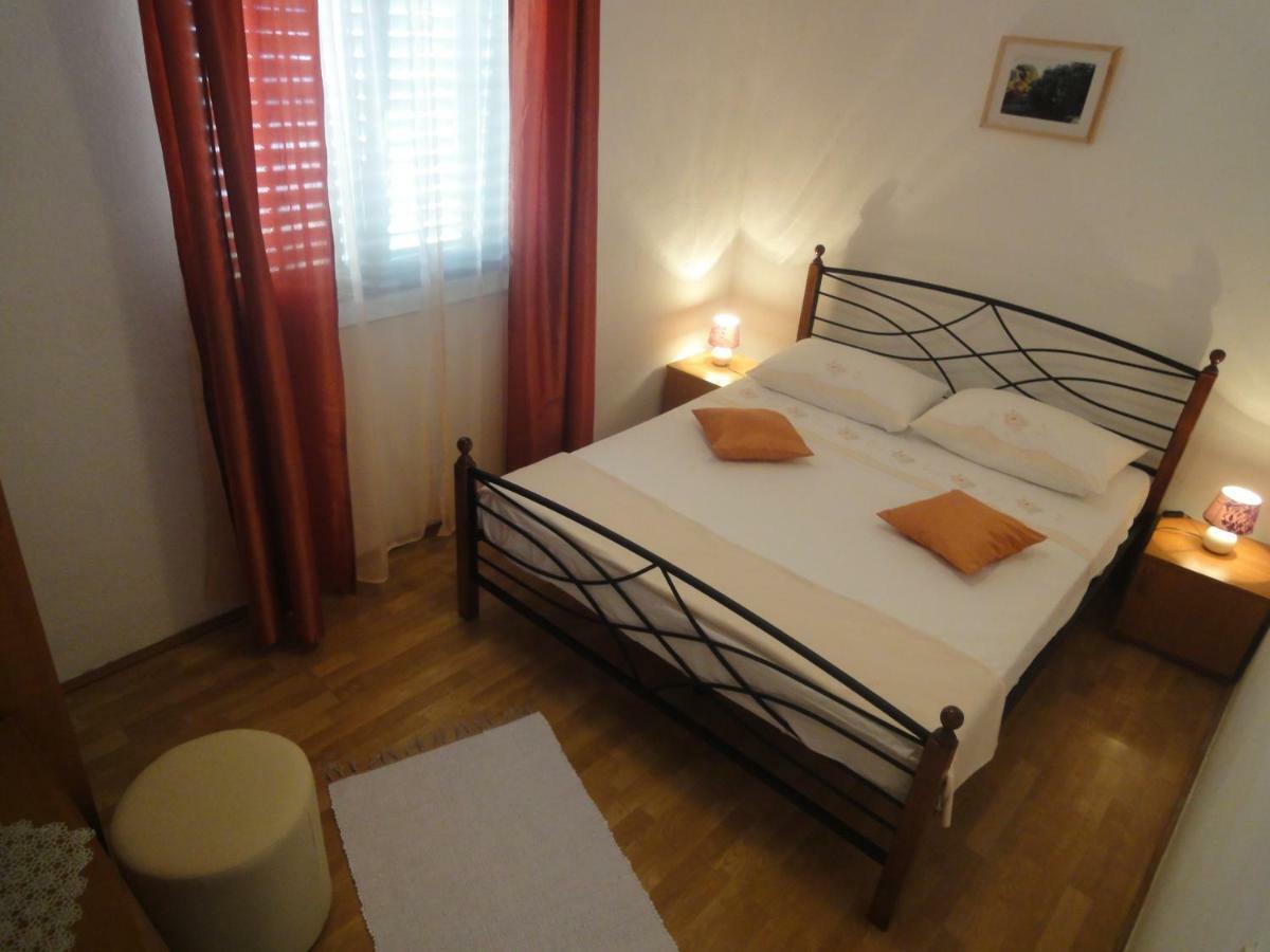 Apartments Villa Ana มาลี เดอร์เวนิค ภายนอก รูปภาพ