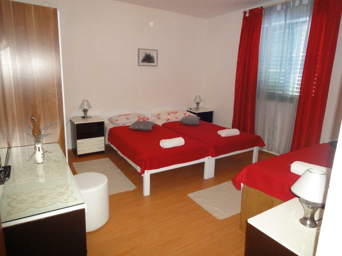 Apartments Villa Ana มาลี เดอร์เวนิค ภายนอก รูปภาพ