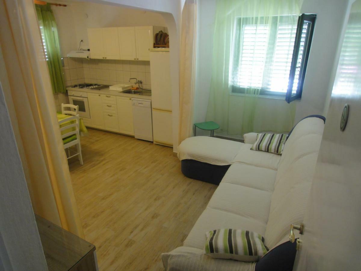 Apartments Villa Ana มาลี เดอร์เวนิค ภายนอก รูปภาพ